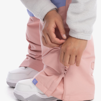 Картинка Полукомбинезон сноубордический ROXY CHLOE KIM J SNOWPANT от магазина Адреналин Полукомбинезон сноубордический ROXY CHLOE KIM J SNOWPANT от магазина Адреналин